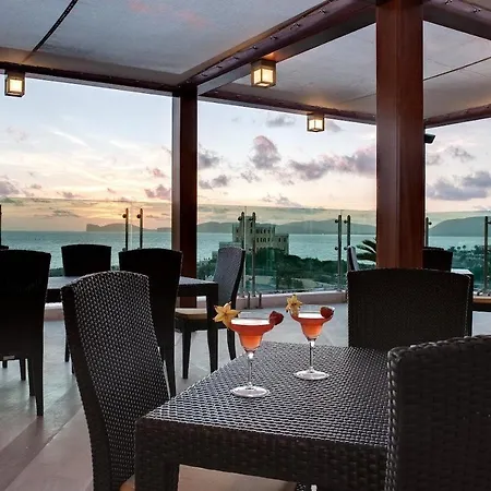 Smy Carlos V Wellness & אלגהרו