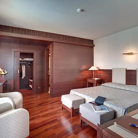 Smy Carlos V Wellness & 5* אלגהרו